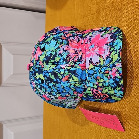 Lilly Pulitzer Run Around Hat In Festive Fantasy NWT MSRP $38 - Picture 1 of 13